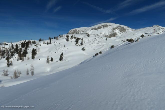 Vorne der Schwemmerkogel hinten der Krippenstein