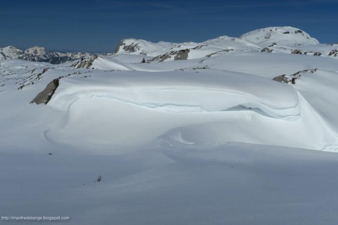 Riesige Schneewechten gibt es hier