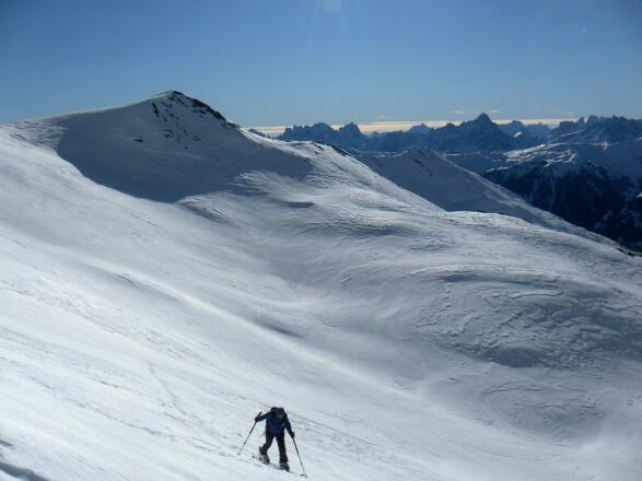 steiler Gipfelmuldeneinstieg, Dolomitenblick