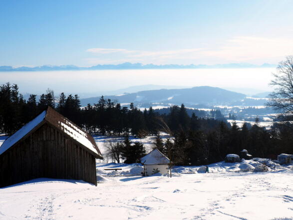 Bei der Kapelle (neben Giselahaus) rechts ab