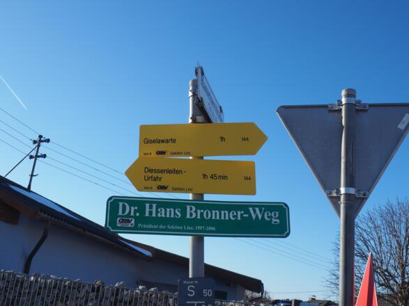 Am Bronnerweg 144 (695m) ab zur Gisstraße