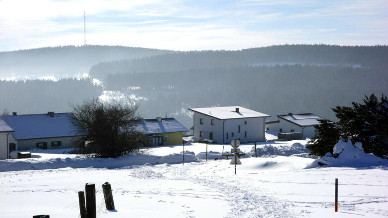Abstieg von Kirchschlag ~(850m) Lichtenbergsender im Hintergrund