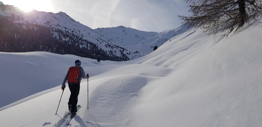Flach weiter taleinwärts