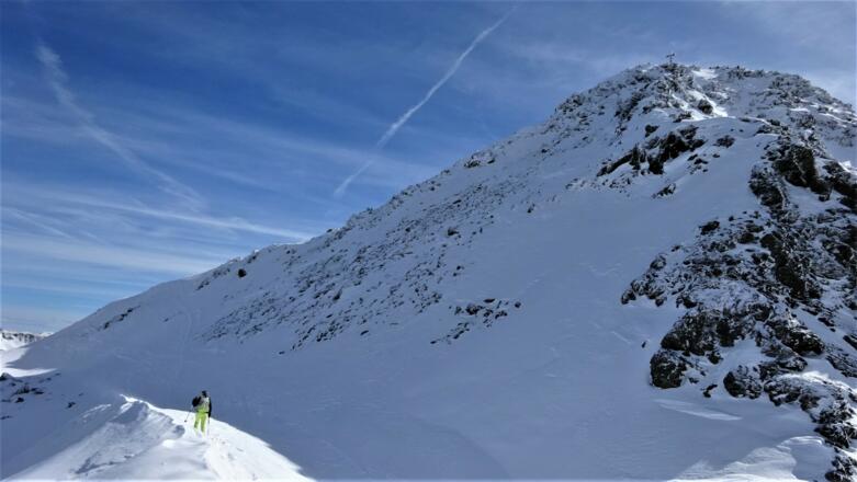 Lawinentechnisch sicherlich die Schlüsselstelle dieses Anstiegs - die horizontale Querung unterhalb des Nordhangs.