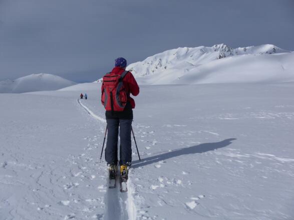 über dem Wetterkreuz: links Hirschstein, rechts Mislkopf und Pfoner Kreuzjöchl