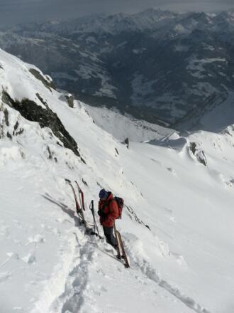 Skidepot knapp unter dem Gipfel