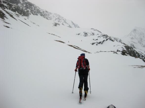 die ersten steilen östlichen Moränenhänge