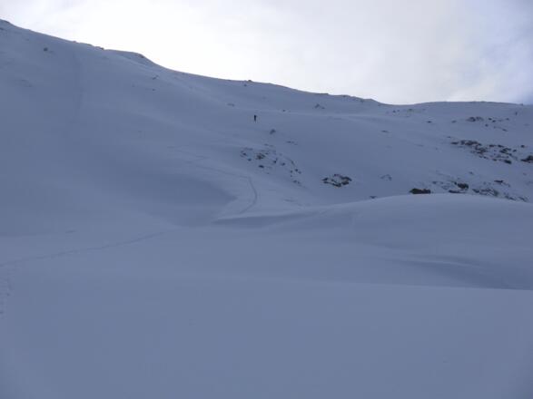 gestufter Anstieg zum NW-Rücken