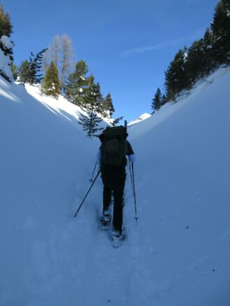 ...und einen Taleinschnitt, der sich im Aufstieg verengt.