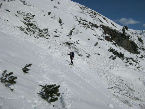 Querung der gefährlichen Osthänge der Kreuzspitze