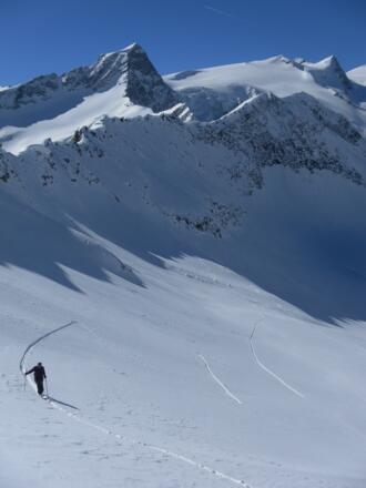Karleskees, hinter dem Knorrkamm die Kristallwand