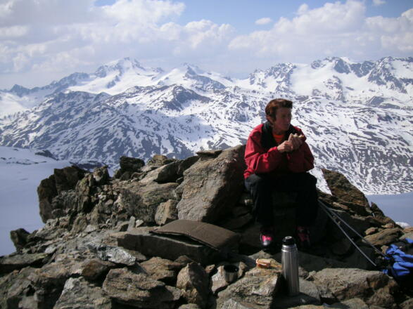 Hauslabkogel, dahinter Hochjoch, links die Weißkugel, rechts der Fluchtkogel und die Guslarspitzen