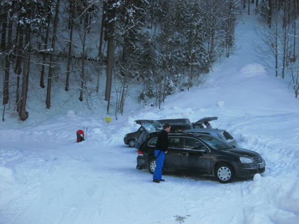 Der Parkplatz am Start.