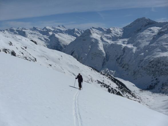 Steilhang zu den Wandln mit Ostpanorama von Großglockner bis Wildenkogel