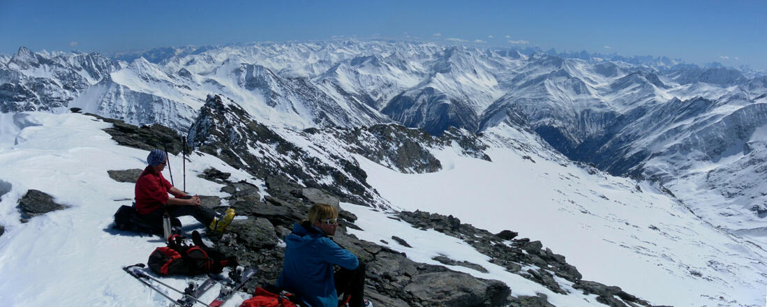 Gipfelrast mit Dolomitenblick