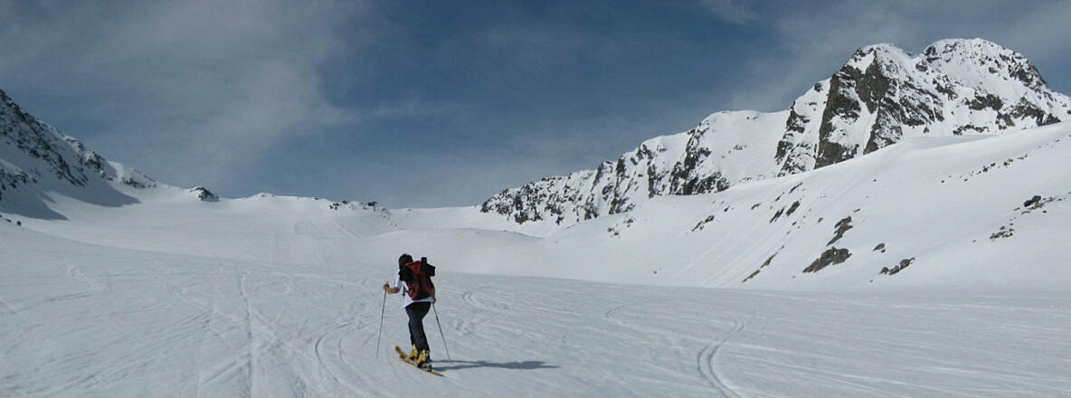 Am Fernauferner Richtung Schaufelnieder, rechts die Schaufelspitze