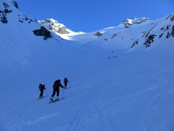 vor der Felsinsel gehts rechts hinauf