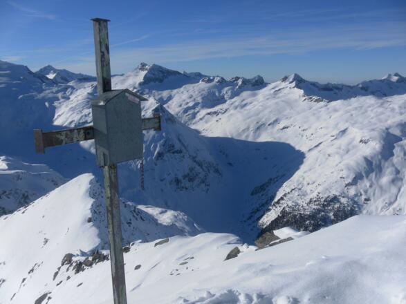 Wildenkogel Gipfelkreuz, Viltragental mit Plattigen Habach und Kratzenberg