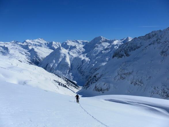 Großglockner links, Wildenkogel mitte-rechts aus dem Nördl.Viltragenkees