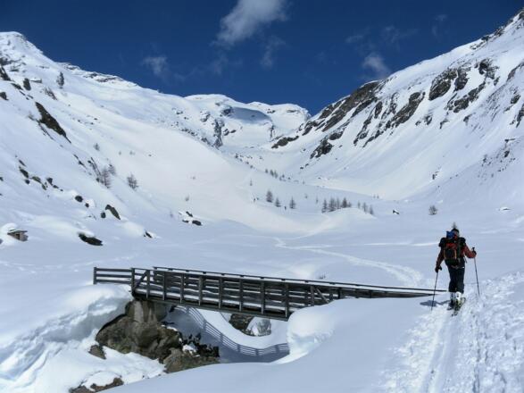 breites oberes Maurertal, links die Rampe zur Essener Rostocker Hütte 