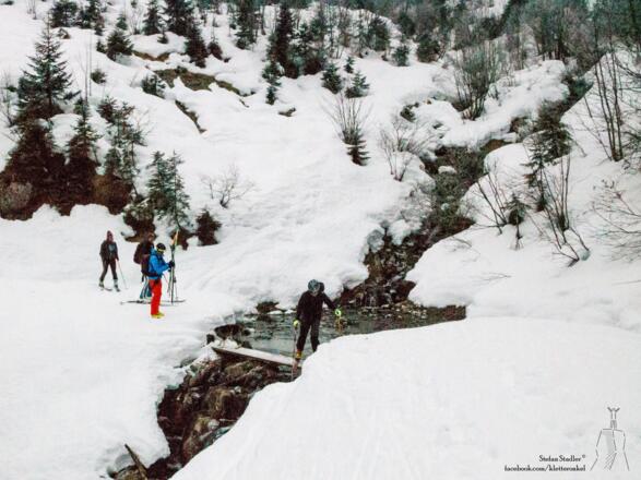 2x vorsichtig den Bach überqueren