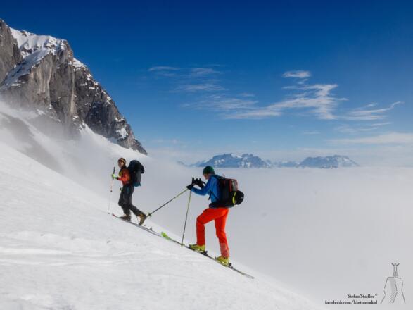 über der Nebeldecke in der Sonne geht es sich angenehm