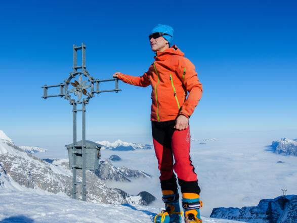 über dem Nebelmeer am Gipfelkreuz posen