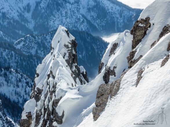 tolle Strukturen in Fels und Schnee