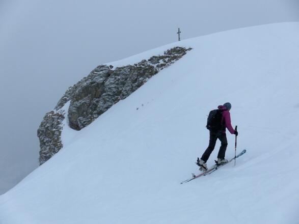 Steile Mulde rechts des Gipfels