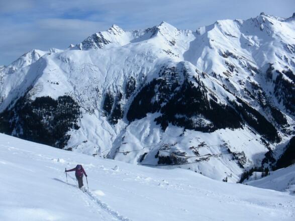 Hahnleskopf links oberhalb von Kaisers
