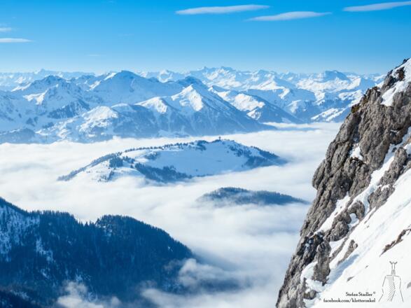 Buchsteinwand im Vordergrund und Ausblick bis auf den Alpenhauptkamm