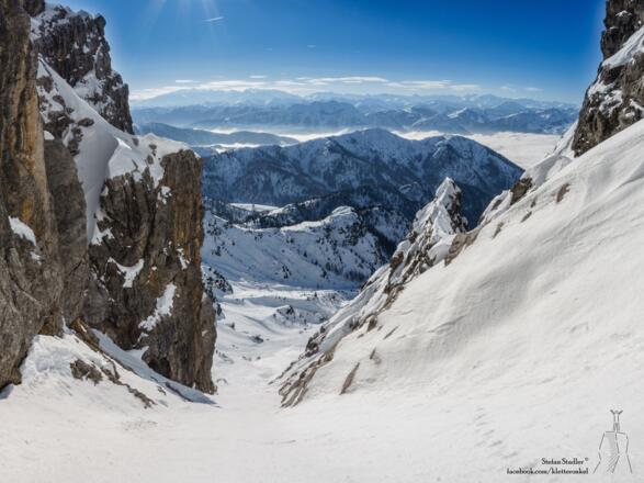 steile Felsen umrahmen die Ballerina Rinne in einer herrlichen Landschaft
