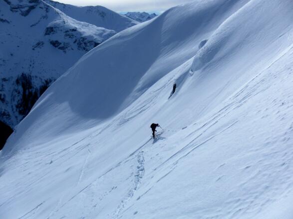 mittelsteile, weite Hänge