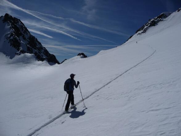 Wie zu sehen erreichen wir den Südostgrat etwas oberhalb des Mitterkarjochs 3470m