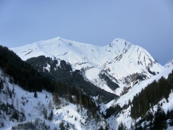 Schwarzer Kranz und Pimig aus dem Kaisertal