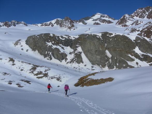 die Firnkuppen der Petersenspitze und des Hinteren Brochkogels über dem Vernagtferner