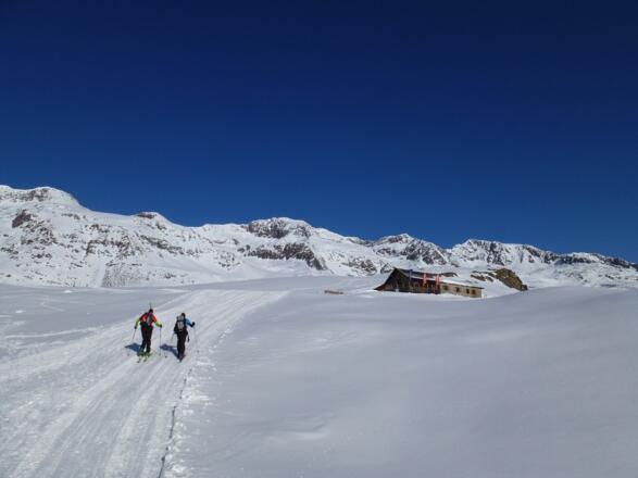 Vorbei an der Schönwieshütte 2266m