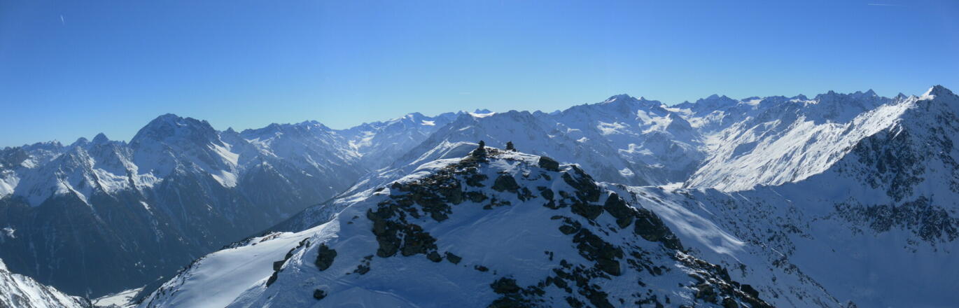 Gipfelblick zu den südlichen Stubaier Eisriesen