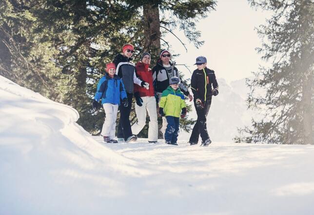 Mit der ganzen Familie am Natursprünge-Weg unterwegs.