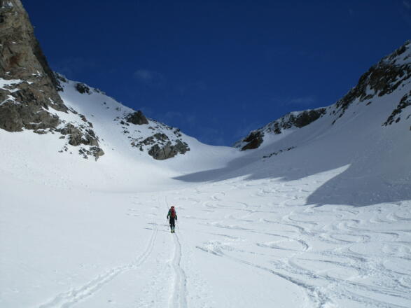 die Abfahrtsspuren führen zur Timmelsbrücke