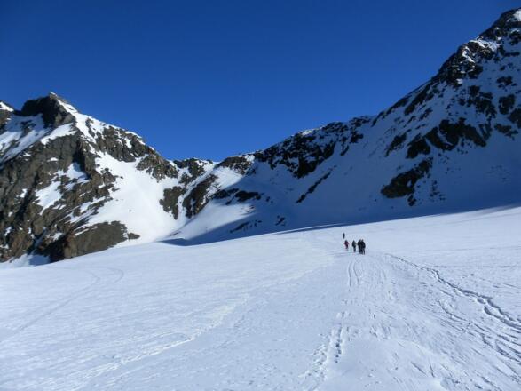 Steilabfahrt vom Mittelbergjoch