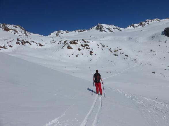 Wir orientieren uns vorerst weiterhin entlang der 1850er Moräne taleinwärts