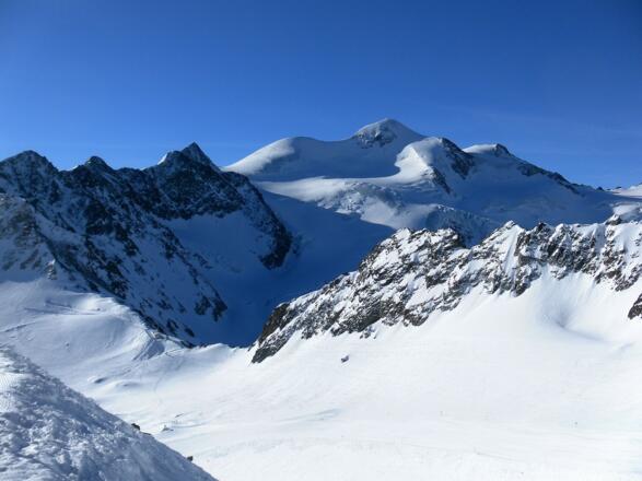 Schuchtkogel und Wildspitze über dem Mittelbergjoch