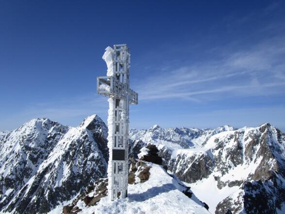 Gipfelkreuz der Sonklarspitze