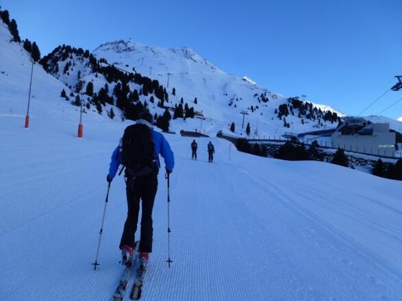 Aufstieg im Skigebiet im Bereich der Hohe Mut Bahn
