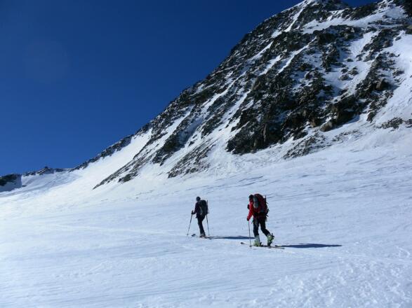 Zustieg zum verfirnten Grateinschnitt
