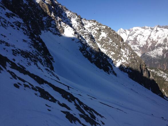 Steile Hänge werden Richtung Mischbachgrube gequert