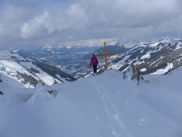 unter dem Tor liegt Kitzbühel