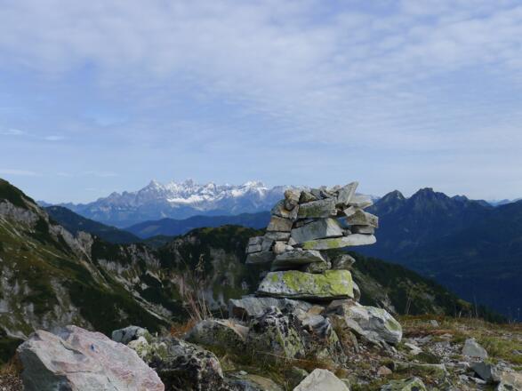Steinmandl, Hintergrund Dachstein Südwand