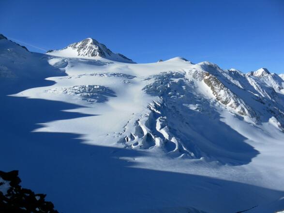 Hinterer Brochkogel und Petersenspitze über dem Taschachferner